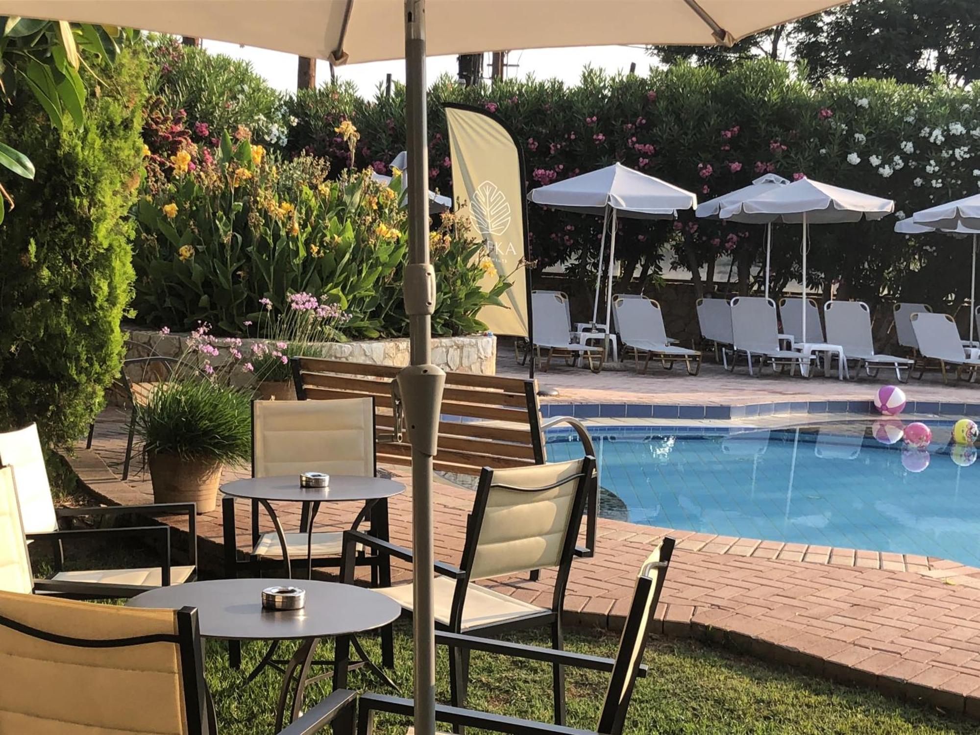 Lefka Apartments Parigoria Екстериор снимка